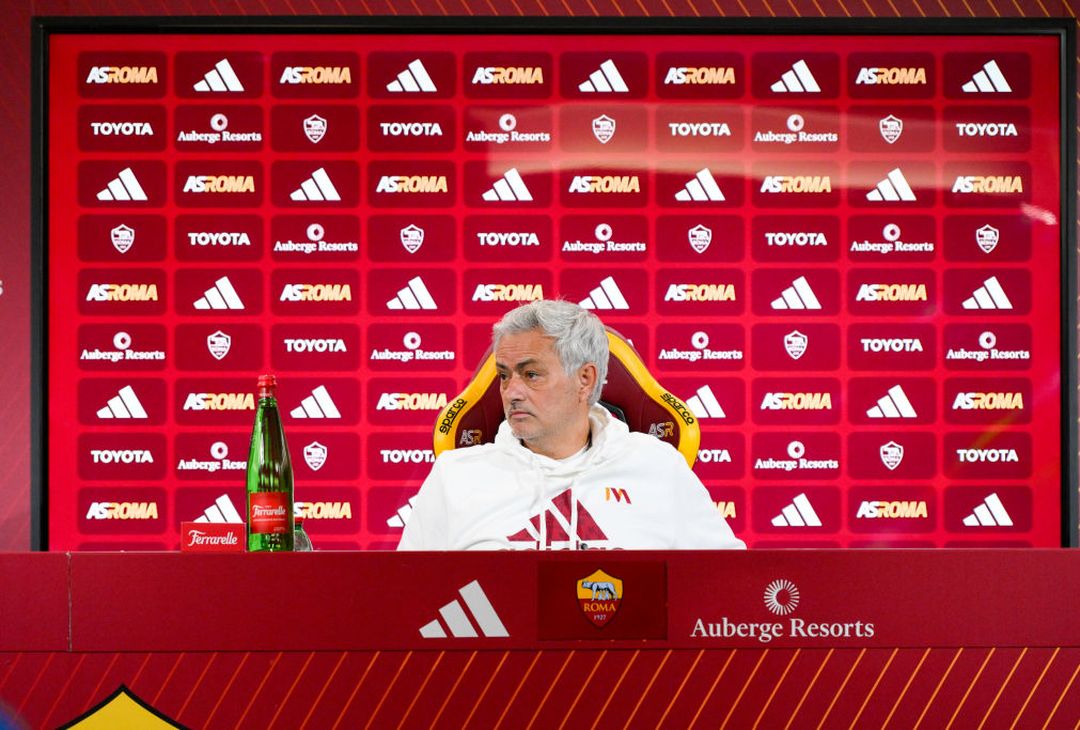 Trigoria, la conferenza stampa di Mourinho prima di Milan-Roma – FOTOGALLERY - immagine 5