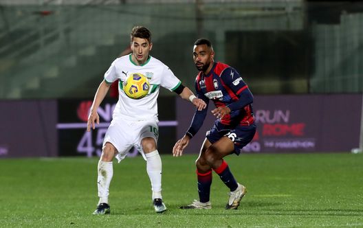 CROTONE, ITALY - FEBRUARY 14: Djidji of Crotone competes for the ball with Filip Djuricic of Sassuolo during the Serie A match between FC Crotone and US Sassuolo at Stadio Comunale Ezio Scida on February 14, 2021 in Crotone, Italy. (Photo by Maurizio Lagana/Getty Images) CROTONE, ITALY - FEBRUARY 14: Djidji of Crotone competes for the ball with Filip Djuricic of Sassuolo during the Serie A match between FC Crotone and US Sassuolo at Stadio Comunale Ezio Scida on February 14, 2021 in Crotone, Italy. (Photo by Maurizio Lagana/Getty Images)