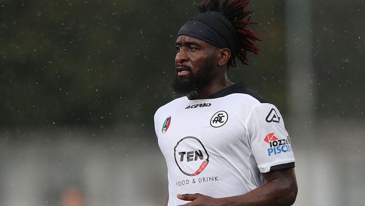 LA SPEZIA, ITALY - MARCH 06: Mbala Nzola of Spezia Calcio in action during the Serie A match between Spezia Calcio and Benevento Calcio at Stadio Alberto Picco on March 6, 2021 in La Spezia, Italy. (Photo by Gabriele Maltinti/Getty Images) Spezia, da Erlic e Pobega a Nzola: le prove di formazione e chi rischia - immagine 1