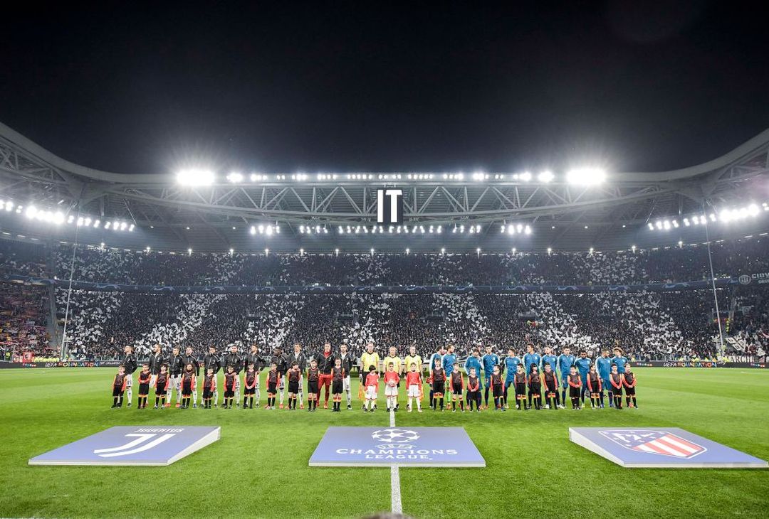  TURIN, ITALY - MARCH 12:  Juventus team and Club de Atletico Madrid team line up before the UEFA Champions League Round of 16 Second Leg match between Juventus and Club de Atletico Madrid at Allianz Stadium on March 12, 2019 in Turin, Italy.  (Photo by Daniele Badolato - Juventus FC/Juventus FC via Getty Images)  