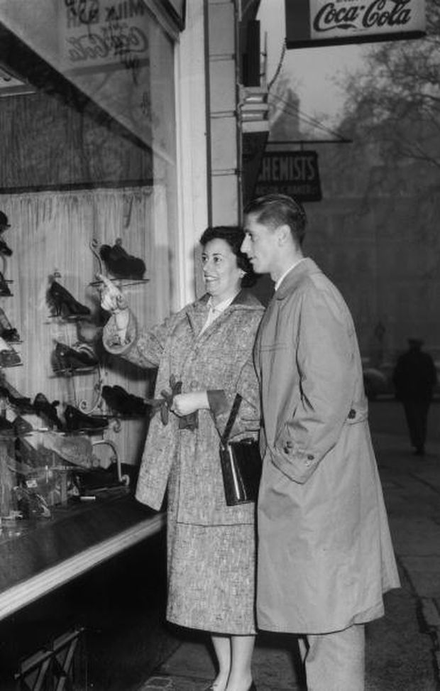  Juan Alberto Schiaffino in un negozio di scarpe (GETTY Images) 