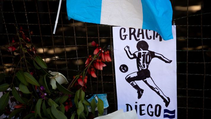 VILLA FIORITO, ARGENTINA - NOVEMBER 26: A drawing of Diego Armando Maradona that reads in spanish "Thanks Diego" on the house where the football legend was born on November 26, 2020 in Fiorito, Buenos Aires Province, Argentina. Maradona died of a heart attack at his home on Thursday 25 aged 60. He is considered among the best footballers in history and lead his national team to the World Cup in 1986. President of Argentina Alberto Fernandez declared three days of national mourning. (Photo by Tomas Cuesta/Getty Images) Argentina, la casa dove è nato Maradona diventerà patrimonio storico del paese - immagine 1