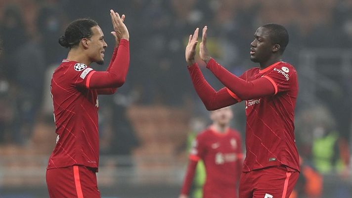 MILAN, ITALY - FEBRUARY 16: Virgil van Dijk and Ibrahima Konate of Liverpool FC celebrate a victory at the end of the of UEFA Champions League Round Of Sixteen Leg One match between FC Internazionale and Liverpool FC at Giuseppe Meazza Stadium on February 16, 2022 in Milan, Italy. (Photo by Marco Luzzani/Getty Images) MILAN, ITALY - FEBRUARY 16: Virgil van Dijk and Ibrahima Konate of Liverpool FC celebrate a victory at the end of the of UEFA Champions League Round Of Sixteen Leg One match between FC Internazionale and Liverpool FC at Giuseppe Meazza Stadium on February 16, 2022 in Milan, Italy. (Photo by Marco Luzzani/Getty Images)