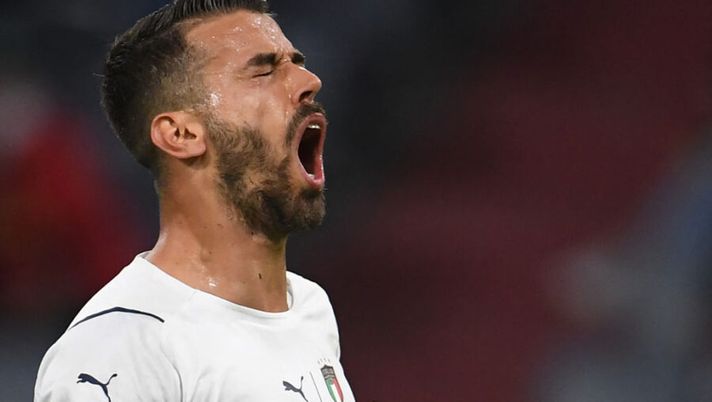 Italy's defender Leonardo Spinazzola reacts after missing a chance during the UEFA EURO 2020 quarter-final football match between Belgium and Italy at the Allianz Arena in Munich on July 2, 2021. (Photo by ANDREAS GEBERT / POOL / AFP) (Photo by ANDREAS GEBERT/POOL/AFP via Getty Images) Retroscena Spinazzola: sms dal Chelsea dopo l’infortunio, c’era interesse - immagine 1