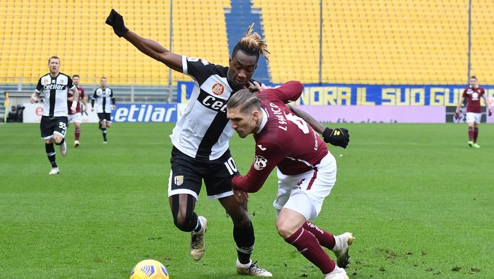 PARMA, ITALY - JANUARY 03: Yann Karamoh of Parma battles for possession with Lyanco of Torino during the Serie A match between Parma Calcio and Torino FC at Stadio Ennio Tardini on January 03, 2021 in Parma, Italy. Sporting stadiums around Italy remain under strict restrictions due to the Coronavirus Pandemic as Government social distancing laws prohibit fans inside venues resulting in games being played behind closed doors. (Photo by Alessandro Sabattini/Getty Images) PARMA, ITALY - JANUARY 03: Yann Karamoh of Parma battles for possession with Lyanco of Torino during the Serie A match between Parma Calcio and Torino FC at Stadio Ennio Tardini on January 03, 2021 in Parma, Italy. Sporting stadiums around Italy remain under strict restrictions due to the Coronavirus Pandemic as Government social distancing laws prohibit fans inside venues resulting in games being played behind closed doors. (Photo by Alessandro Sabattini/Getty Images)