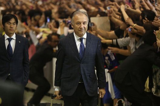 NARITA, JAPAN - JUNE 27: Japan national football coach Alberto Zaccheroni is seen upon arrival back from the World Cup 2014 Brazil at Narita International Airport on June 27, 2014 in Narita, Japan. (Photo by Chris McGrath/Getty Images) NARITA, JAPAN - JUNE 27: Japan national football coach Alberto Zaccheroni is seen upon arrival back from the World Cup 2014 Brazil at Narita International Airport on June 27, 2014 in Narita, Japan. (Photo by Chris McGrath/Getty Images)