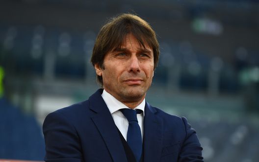 ROME, ITALY - JANUARY 10: Head coach of FC Internazionale Antonio Conte looks on before the Serie A match between AS Roma and FC Internazionale at Stadio Olimpico on January 10, 2021 in Rome, Italy.Sporting stadiums around Italy remain under strict restrictions due to the Coronavirus Pandemic as Government social distancing laws prohibit fans inside venues resulting in games being played behind closed doors. (Photo by Claudio Villa - Inter/Inter via Getty Images) ROME, ITALY - JANUARY 10: Head coach of FC Internazionale Antonio Conte looks on before the Serie A match between AS Roma and FC Internazionale at Stadio Olimpico on January 10, 2021 in Rome, Italy.Sporting stadiums around Italy remain under strict restrictions due to the Coronavirus Pandemic as Government social distancing laws prohibit fans inside venues resulting in games being played behind closed doors. (Photo by Claudio Villa - Inter/Inter via Getty Images)