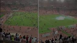 Video – La Nigeria non si qualifica ai Mondiali, incredibile invasione di campo