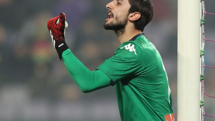 FLORENCE, ITALY - JANUARY 25: Mattia Perin of Genoa CFC gestures during the Serie A match between ACF Fiorentina and Genoa CFC at Stadio Artemio Franchi on January 25, 2020 in Florence, Italy. (Photo by Gabriele Maltinti/Getty Images) Sky: “Il Genoa vuole riavere presto Perin: avanti l’affare con la Juve” - immagine 1
