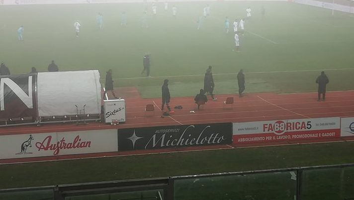 Il profilo Twitter della Triestina titola: nella nebbia dell'Euganeo un pareggio che sta molto stretto Il profilo Twitter della Triestina titola: nella nebbia dell'Euganeo un pareggio che sta molto stretto