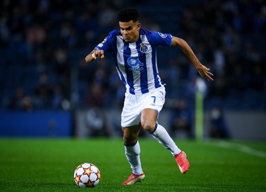 (Photo by Octavio Passos/Getty Images) Tutti lo vogliono, ma lui salta il derby portoghese: Luis Diaz positivo al Covid- immagine 2