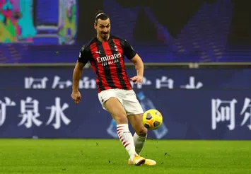 MILAN, ITALY - JANUARY 09: Zlatan Ibrahimovic of A.C. Milan passes the ball during the Serie A match between AC Milan and Torino FC at Stadio Giuseppe Meazza on January 09, 2021 in Milan, Italy. Sporting stadiums around Italy remain under strict restrictions due to the Coronavirus Pandemic as Government social distancing laws prohibit fans inside venues resulting in games being played behind closed doors. (Photo by Marco Luzzani/Getty Images)
