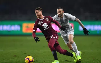  TURIN, ITALY - JANUARY 27: Cristian Ansaldi (L) of Torino FC in action against Marcelo Brozovic of FC Internazionale during the Serie A match between Torino FC and FC Internazionale at Stadio Olimpico di Torino on January 27, 2019 in Turin, Italy. (Photo by Valerio Pennicino/Getty Images)