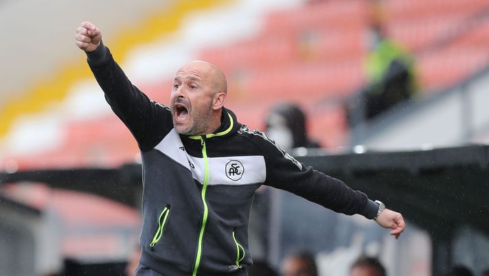 LA SPEZIA, ITALY - MARCH 06: Vincenzo Italiano manager of Spezia Calcio gestures during the Serie A match between Spezia Calcio and Benevento Calcio at Stadio Alberto Picco on March 6, 2021 in La Spezia, Italy.  (Photo by Gabriele Maltinti/Getty Images) 