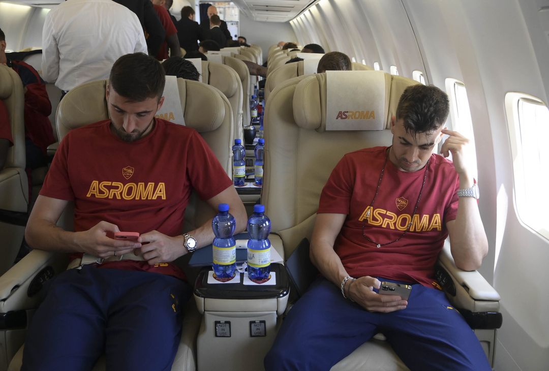 Roma, la partenza per Budapest: domani la finale di Europa League – FOTO GALLERY - immagine 3
