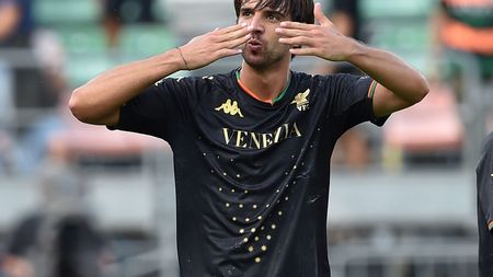 VENICE, ITALY - SEPTEMBER 19: Pietro Ceccaroni of Venezia FC celebrates after scoring goal 1-1 during the Serie A match between Venezia FC and Spezia Calcio at Stadio Paolo Mazza on September 19, 2021 in Venice, Italy. (Photo by Giuseppe Bellini/Getty Images) VENICE, ITALY - SEPTEMBER 19: Pietro Ceccaroni of Venezia FC celebrates after scoring goal 1-1 during the Serie A match between Venezia FC and Spezia Calcio at Stadio Paolo Mazza on September 19, 2021 in Venice, Italy. (Photo by Giuseppe Bellini/Getty Images)