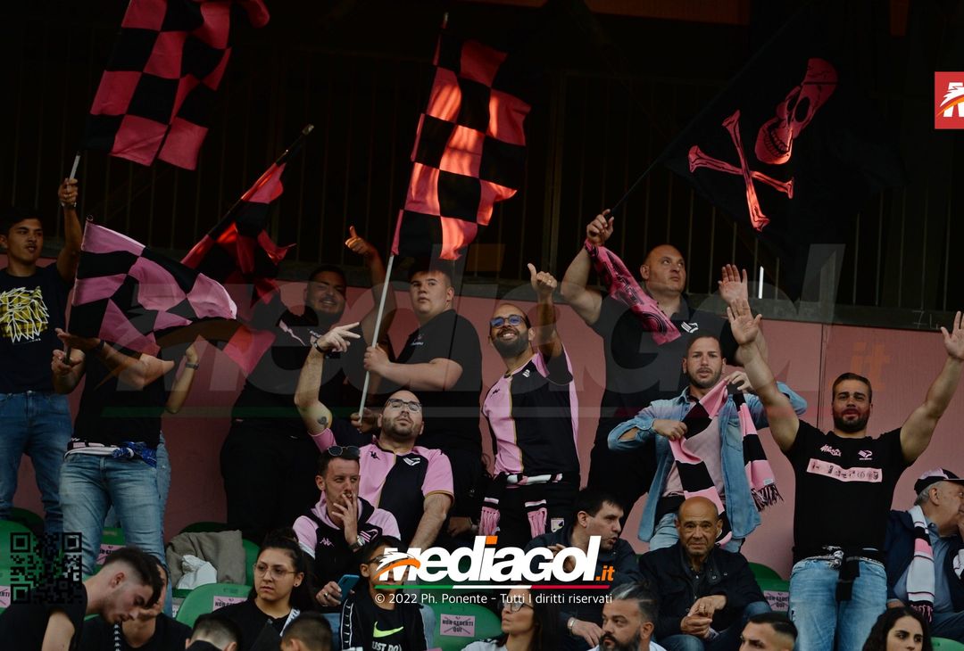 Fototifo, i tifosi allo stadio per Palermo-Virtus Entella 2-2 (gallery) - immagine 82