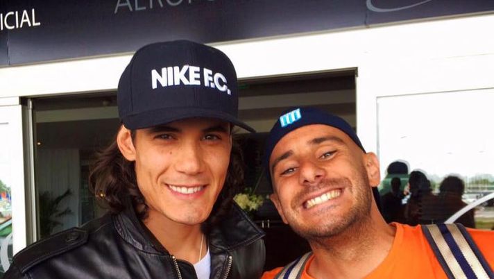 Tifoso del Napoli incontra Cavani: “Gli ho chiesto se tornerà in azzurro e lui…”  Tifoso del Napoli incontra Cavani: “Gli ho chiesto se tornerà in azzurro e lui…”