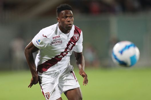 FLORENCE, ITALY - AUGUST 28: Wilfred Stephane Singo of Torino FC in action during the Serie A match between ACF Fiorentina and Torino FC at Stadio Artemio Franchi on August 28, 2021 in Florence,Italy . (Photo by Gabriele Maltinti/Getty Images) FLORENCE, ITALY - AUGUST 28: Wilfred Stephane Singo of Torino FC in action during the Serie A match between ACF Fiorentina and Torino FC at Stadio Artemio Franchi on August 28, 2021 in Florence,Italy . (Photo by Gabriele Maltinti/Getty Images)