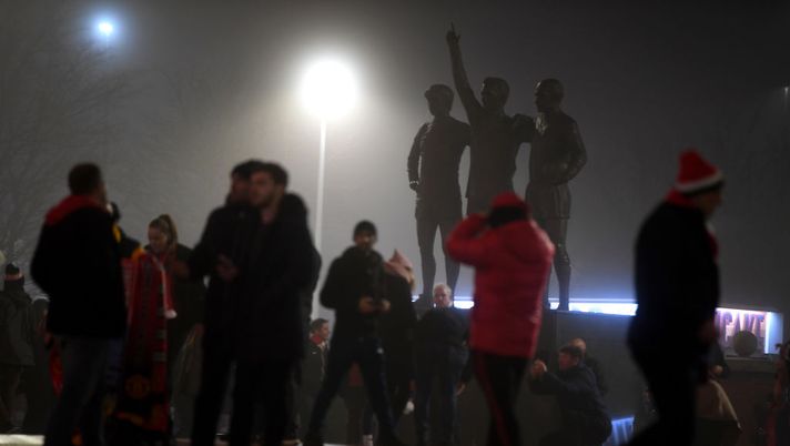 MANCHESTER, ENGLAND - JANUARY 22: Fans arrive outside the stadium prior to the Premier League match between Manchester United and Burnley FC at Old Trafford on January 22, 2020 in Manchester, United Kingdom. (Photo by Gareth Copley/Getty Images) MANCHESTER, ENGLAND - JANUARY 22: Fans arrive outside the stadium prior to the Premier League match between Manchester United and Burnley FC at Old Trafford on January 22, 2020 in Manchester, United Kingdom. (Photo by Gareth Copley/Getty Images)