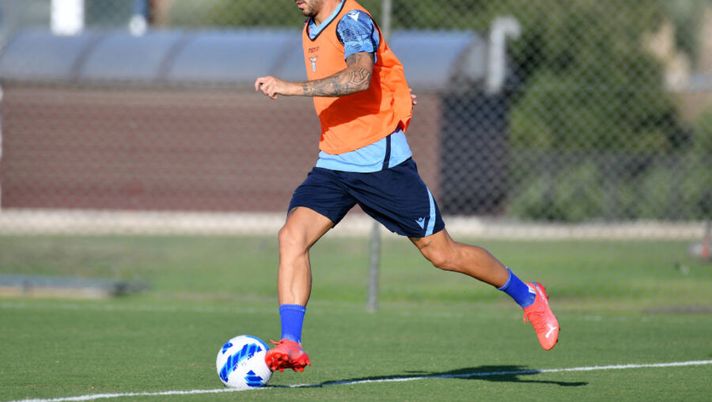 ROME, ITALY - SEPTEMBER 01: Mattia Zaccagni of SS Lazio during the training session at the Formello sport centre on September 01, 2021 in Rome, Italy. (Photo by Marco Rosi - SS Lazio/Getty Images) Centrocampisti, chi scambiare e chi no: sette risposte da Zaccagni fino a Djuricic - immagine 1