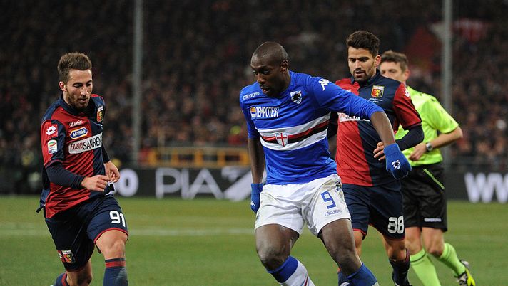 GENOA, ITALY - FEBRUARY 24:  Andrea Bertolacci (L) of Genoa CFC competes for the ball with Stefano Okaka of UC Sampdoria during the Serie A match between UC Sampdoria and Genoa CFC at Stadio Luigi Ferraris on February 24, 2015 in Genoa, Italy.  (Photo by Getty Images) 