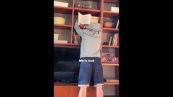 VIDEO / Sensi che fai? Legge un libro in una posizione tutta sua