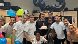 VIDEO / E’ il compleanno di Barzagli: Dybala e gli altri gli fanno la festa. “Come un bimbo”