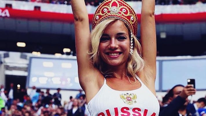 La tifosa russa smentisce: “Mai lavorato nel porno, che shock leggerlo. Ho avuto…” La tifosa russa smentisce: “Mai lavorato nel porno, che shock leggerlo. Ho avuto…”