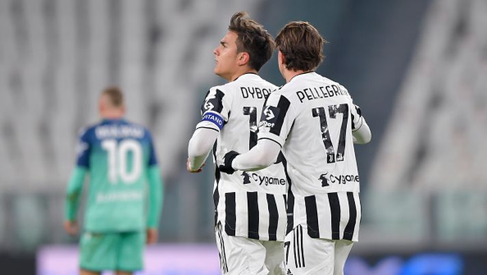 TURIN, ITALY - JANUARY 15: Paulo Dybala of Juventus celebrates after scoring the 1-0 goal with teammate Luca Pellegrini during the Serie A match between Juventus and Udinese Calcio at Allianz Stadium on January 15, 2022 in Turin, Italy. (Photo by Daniele Badolato - Juventus FC/Juventus FC via Getty Images) Roberto Galia: “Dybala ha perso il controllo ma alla Juve ci tiene…” - immagine 1