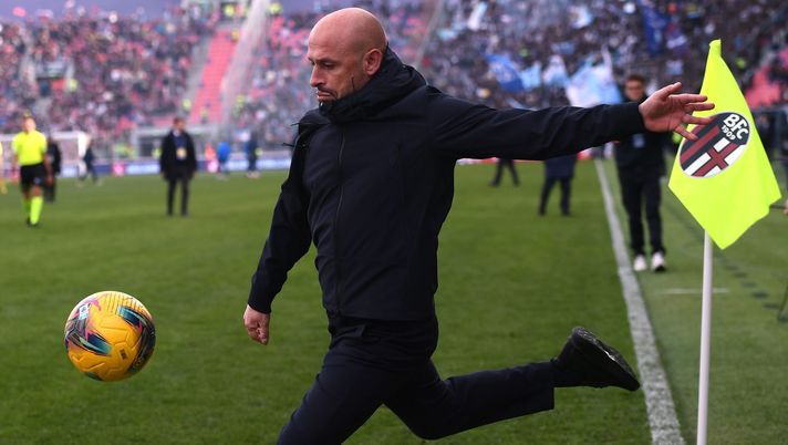 BOLOGNA, ITALY - MARCH 16: Vincenzo Italiano head coach of Bologna celebrates during the Serie A match between Bologna and SS Lazio at Stadio Renato Dall'Ara on March 16, 2025 in Bologna, Italy. (Photo by Alessandro Sabattini/Getty Images) Classifiche a confronto: il Bologna di Italiano è da favola. La Juve di Motta è un flop - immagine 1