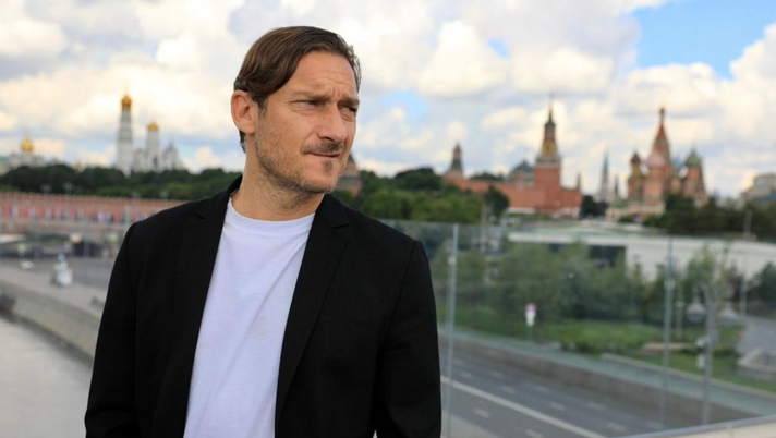 Totti: “Mourinho non è il problema della Roma, i tifosi devono stargli vicino” Totti: “Mourinho non è il problema della Roma, i tifosi devono stargli vicino” - immagine 1