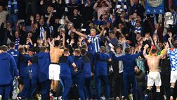 Invasione di campo Huddersfield: ma il guardalinee scappa prima del fischio finale…