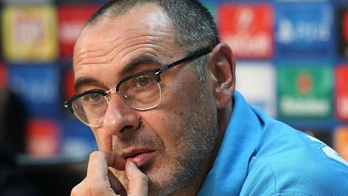 Napoli's Italian head coach Maurizio Sarri gives a press conference at the SSC Napoli headquarters on October 18, 2016, on the eve of the UEFA Champions League Group B football match SSC Napoli vs Besiktas JK. / AFP / CARLO HERMANN (Photo credit should read CARLO HERMANN/AFP/Getty Images) Sarri: “Insigne stava male, ora decolla! Mertens, c’è un problema. Su Albiol…” - immagine 1