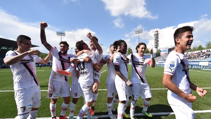 NOVARA, ITALY - MAY 03: Franco Vazquez of Palermo celebrates with team mates after scoring the opening goal during the Serie B match between Novara Calcio and US Citta di Palermo at Silvio Piola Stadium on May 3, 2014 in Novara, Italy. (Photo by Tullio M. Puglia/Getty Images) NOVARA, ITALY - MAY 03: Franco Vazquez of Palermo celebrates with team mates after scoring the opening goal during the Serie B match between Novara Calcio and US Citta di Palermo at Silvio Piola Stadium on May 3, 2014 in Novara, Italy. (Photo by Tullio M. Puglia/Getty Images)
