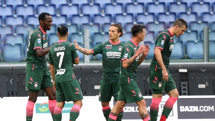 ROME, ITALY - MARCH 12: Simy Nwankwo of Crotone celebrates with Adam Ounas and team mates after scoring their side's first goal during the Serie A match between SS Lazio  and FC Crotone at Stadio Olimpico on March 12, 2021 in Rome, Italy. Sporting stadiums around Italy remain under strict restrictions due to the Coronavirus Pandemic as Government social distancing laws prohibit fans inside venues resulting in games being played behind closed doors. (Photo by Paolo Bruno/Getty Images) 