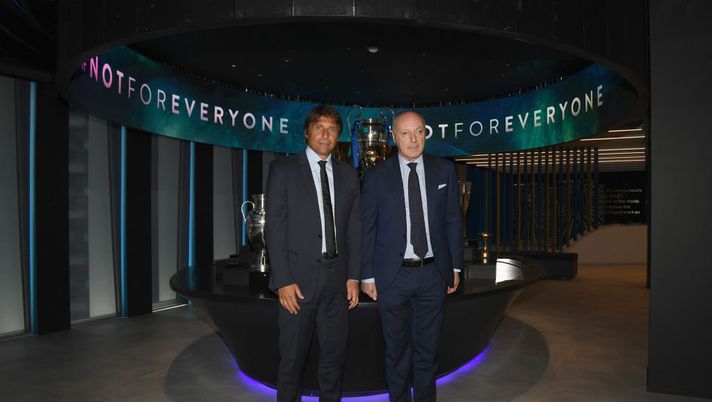 MILAN, ITALY - JULY 07: Head coach FC Internazionale Antonio Conte (L) and FC Internazionale Sport CEO Giuseppe Marotta pose for a photo before a press conference on July 7, 2019 in Milan, Italy. (Photo by Claudio Villa - Inter/FC Internazionale via Getty Images) MILAN, ITALY - JULY 07: Head coach FC Internazionale Antonio Conte (L) and FC Internazionale Sport CEO Giuseppe Marotta pose for a photo before a press conference on July 7, 2019 in Milan, Italy. (Photo by Claudio Villa - Inter/FC Internazionale via Getty Images)