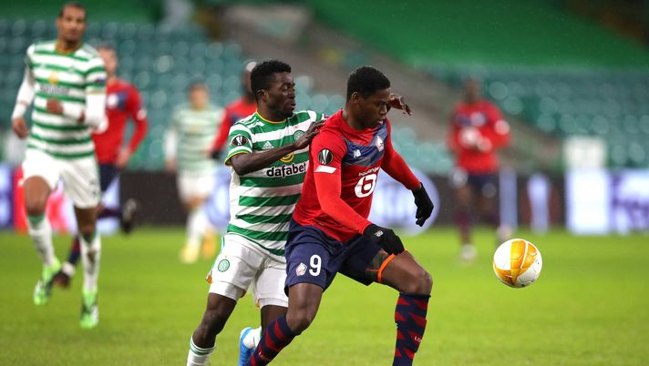 GLASGOW, SCOTLAND - DECEMBER 10: Ismaila Soro of Celtic battles for possession with Jonathan David of Lille during the UEFA Europa League Group H stage match between Celtic and LOSC Lille at Celtic Park on December 10, 2020 in Glasgow, Scotland. The match will be played without fans, behind closed doors as a Covid-19 precaution. (Photo by Ian MacNicol/Getty Images) Jonathan David, la nuova opzione del Bayern per sostituire Lewandowski - immagine 1