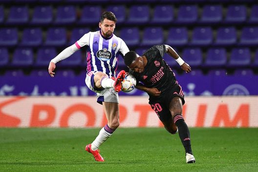(Photo by Octavio Passos/Getty Images) Il Valladolid avverte: chi ha insultato Vinicius rischia di restare senza abbonamento- immagine 2