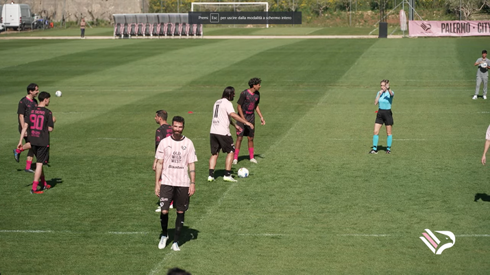 VIDEO Palermo, triangolare Legends e creators al centro sportivo CFA: gli highlights VIDEO Palermo, triangolare Legends e creators al centro sportivo CFA: gli highlights - immagine 1