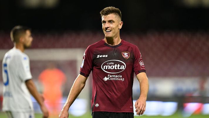 SALERNO, ITALY - SEPTEMBER 05: Krzysztof Piatek of Salernitana during the Serie A match between Salernitana and Empoli FC at Stadio Arechi on September 05, 2022 in Salerno, Italy. (Photo by Francesco Pecoraro/Getty Images)  Salernitana, la probabile formazione: pronti Candreva e Botheim, le ultime su Piatek e il portiere - immagine 1