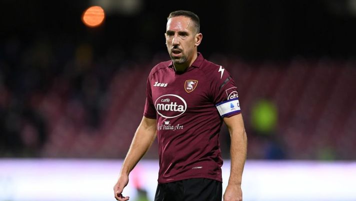 SALERNO, ITALY - DECEMBER 17: Franck Ribery of US Salernitana during the Serie A match between US Salernitana and FC Internazionale at Stadio Arechi on December 17, 2021 in Salerno, Italy. (Photo by Francesco Pecoraro/Getty Images) Formazione Salernitana: conferme per Bonazzoli e Verdi, la probabile gestione di Ribery - immagine 1