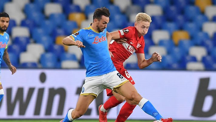 NAPLES, ITALY - SEPTEMBER 30: Fabian Ruiz of SSC Napoli vies with Ruslan Litvinov of Spartak Moskva during the UEFA Europa League group C match between SSC Napoli and Spartak Moskva at Stadio Diego Armando Maradona on September 30, 2021 in Naples, Italy. (Photo by Francesco Pecoraro/Getty Images) NAPLES, ITALY - SEPTEMBER 30: Fabian Ruiz of SSC Napoli vies with Ruslan Litvinov of Spartak Moskva during the UEFA Europa League group C match between SSC Napoli and Spartak Moskva at Stadio Diego Armando Maradona on September 30, 2021 in Naples, Italy. (Photo by Francesco Pecoraro/Getty Images)