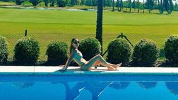Linda Gomez al sole di Siviglia. La moglie del Papu in costume: “Dalla neve al caldo”