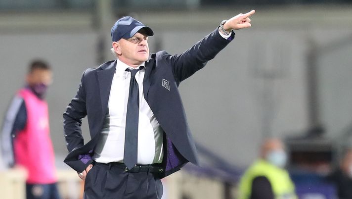 FLORENCE, ITALY - MAY 08: Giuseppe Iachini manager of ACF Fiorentina gestures during the Serie A match between ACF Fiorentina  and SS Lazio at Stadio Artemio Franchi on May 8, 2021 in Florence, Italy. Sporting stadiums around Italy remain under strict restrictions due to the Coronavirus Pandemic as Government social distancing laws prohibit fans inside venues resulting in games being played behind closed doors.  (Photo by Gabriele Maltinti/Getty Images) 