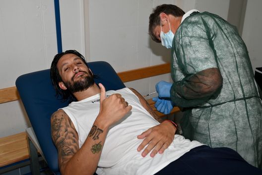 Luis Alberto riceve il vaccino Luis Alberto riceve il vaccino