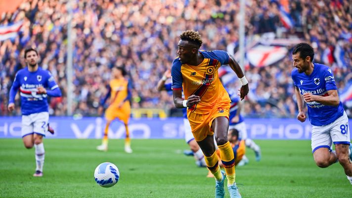 Getty Images Sampdoria-Roma, Abraham esce dolorante per un problema alla spalla: le sue condizioni - immagine 1