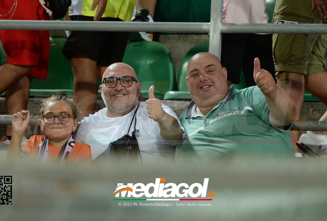 FOTOTIFO, Palermo-Genoa 1-0: i tifosi allo stadio “Renzo Barbera” (Gallery) - immagine 24