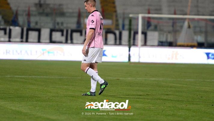 Avellino-Palermo 1-0: la compagine di Filippi tiene mezz&#8217;ora ma non punge. D&#8217;Angelo sblocca il match. Commento primo tempo 