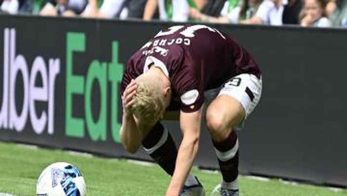 Derby di Edimburgo, giocatore colpito da un accendino: gli Hearts “Inammissibile…” MALE AL DERBY DI EDIMBURGO